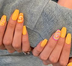 Celebrity Nails Trends, New Nail Trends, Yellow Nail, Celebrity Nails, Tie Dye Nails, Manicure Inspiration, Instagram Nails, Colorful Nail Designs