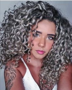 Icy Blonde Highlights On Dark Curly Hair, Silver Highlights On Brown Curly Hair, Curly Hair With Silver Highlights, Silver Highlights On Curly Hair, Curly Hair Grey Highlights, Curly Hair Silver Highlights, Curly Grey Blonde Hair, Curly Hair Ash Blonde, Grey Ombre Curly Hair