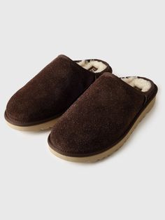 DESCRIPTION:These luxurious slippers feature a textured suede upper and a soft wool-blend lining providing exceptional comfort, while the lightweight EVA outsole ensures durability. FEATURES:Round ToeSuede Upper17mm UGGplush™ Lining10mm Sheepskin InsoleEVA Outsole Classic Winter Slippers With Suede Lining, Classic Suede Winter Slippers, Classic Slip-on Slippers With Textured Footbed, Suede Slip-on Slippers With Textured Footbed, Shearling Slip-on Slippers With Textured Footbed, Shearling Cushioned Slip-on Slippers, Suede Slippers With Textured Sole, Comfortable Suede Slippers With Textured Sole, Winter Brown Slippers With Suede Lining