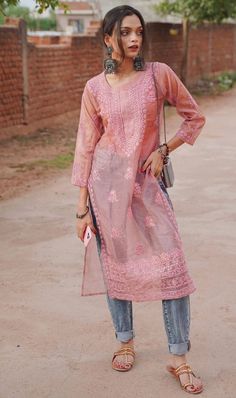 Dresses For College, Kurti Design Ideas, Freshers Party, Simple Kurta Designs, Stylish Short Dresses, Kurti Design, Indian Dresses Traditional