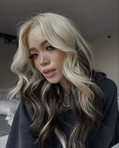 Skunk Hair, Hair Color Underneath, Hair Color Streaks, Dyed Hair Inspiration, Blonde Hair Inspiration, Pretty Hair Color, Edgy Hair, Hair Dye Colors, Dye My Hair