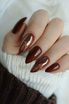 Almond Autumn Nails 2024, Fall Coloured Nails, Autumn Nail Art Ideas, Brown And Gold Nail Art, Fall Almond Nails Ideas Brown Skin, Bronze Nails Designs Fall, Fall Manicure Designs, Brown Sugar Nails, Fall Elegant Nails