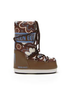 chocolate brown/elephant grey all-over floral print padded design insulated design logo print to the side logo print to the rear lace detailing round toe front lace-up fastening branded insole flat rubber sole waterproof Charm Bracelet Watch, Pretty Shoes Sneakers, Moon Boot, Nike Air Shoes, Dolce And Gabbana Kids, Swag Outfits For Girls, Boot Print, Girly Shoes, Cute Boots