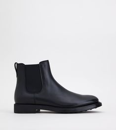 Ankle boots in elegant leather with a stamped Tod's monogram, side elastic inserts and a rubber outsole with embossed rubber pebbles. Tods Shoes, Man Black, Black Leather Ankle Boots, Mens Black Leather, Chelsea Boot, Boots For Sale, Black Ankle Boots, Casual Boots, Leather Ankle Boots