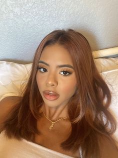 Honey Red Hair Black Women, Hair Color Ideas For Caramel Skin Tone, Hair Colour Red Brown, Dye Hair For Brown Skin, Honey Brown Ginger Hair, Brown And Ginger Hair Highlights, Ginger Hair Brown Women, Hair Color Ideas On Brown Skin, Tan Skin Ginger Hair