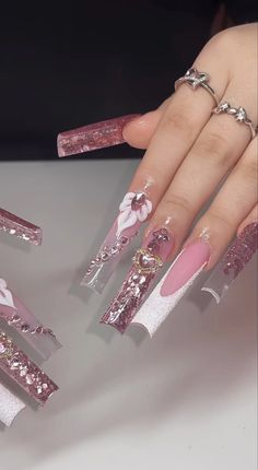 Long Pink Bling Acrylic Nails, Pink Glitter Nails With Rhinestones, Best Acrylic Nails Pink, Latina Acrylic Nails Pink, 19 Birthday Nail Ideas, Rose Gold Quince Nails, Pink Xl Nails, 25 Birthday Nails, Pink Buchona Nails