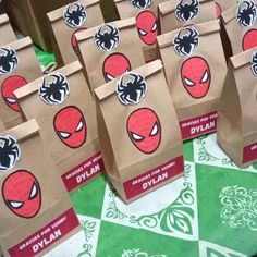 Bolsitas golosineras Spiderman Goodie Bags, Spiderman Party Decorations, Spiderman Party Ideas, Superhero Party Games, Spiderman Birthday Party Decorations, Marvel Birthday Party, Spiderman Gifts, Spiderman Theme, Baby Christmas Photos