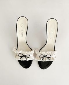 Chanel Iconic "CC" Ruffled Bow Sandal Heels Pretty Heels, Classy Shoes, Beauty Inspo, Vintage Heels