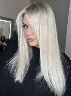 Bleach Hair Ideas, Icy Blonde Hair Color, Diy Bleach, Sleek Short Hair, Bleach Hair, Perfect Blonde Hair