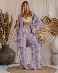 Our Short Kimono offers an easy, relaxed fit, combining comfort with understated elegance. Its fluid silhouette adds a touch of effortless charm to any outfit, making it a versatile piece for both casual days and special moments. Elegant Relaxed Fit Sleepwear For Spring, Spring Vacation Sleepwear With Elastic Waistband, Viscose Sleepwear For Summer, Elegant Flowy Sleepwear For Loungewear, Chic Summer Sleepwear With Relaxed Fit, Chic Relax Fit Sleepwear For Vacation, Chic Relaxed Fit Sleepwear For Vacation, Chic Relaxed Fit Summer Sleepwear, Casual Viscose Sleepwear In Relaxed Fit