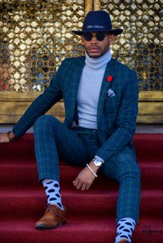 Gq Style Men Outfits, Men Costumes, Mens Trousers Casual, Black Men Fashion Swag, Designer Suits For Men, Dapper Style, Sock Game, Fashion Suits For Men, Mens Fashion Classy