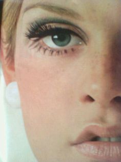 Twiggy Hair, 1960s Aesthetic, 60s Print, 1960s Hair, Creative Makeup Looks, Perfect Eyes