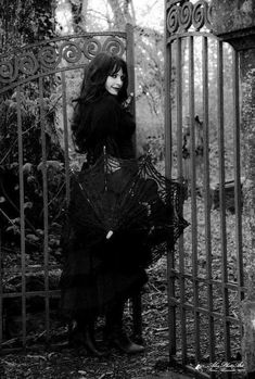 Gothic Victorian Photoshoot, Goth Cemetery Photoshoot, Gothic Senior Photos, Victorian Photoshoot Ideas, Goth Senior Photos, Cemetery Photoshoot Ideas, Goth Photoshoot Ideas, Gothic Photoshoot Ideas, Cemetery Shoot