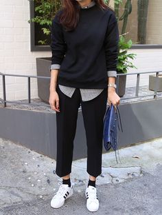 Tomboy Chic Outfits Work, Tomboy Office Outfits, Sweatshirt Outfit Ideas, Looks Adidas, Tomboy Style Outfits, Brunch Outfit, Street Style Chic