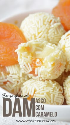 some kind of food in a white bowl on a table with the words asco com caramelo