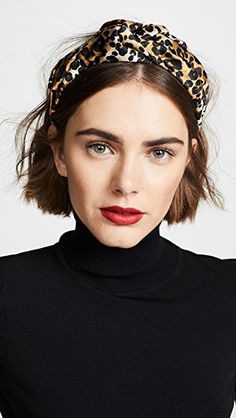 Kort Bob, Κούρεμα Bob, Dunner Wordend Haar, Jennifer Behr, Penteado Cabelo Curto, Red Lipstick, Grunge Hair, Headband Hairstyles, Hair Accessories For Women