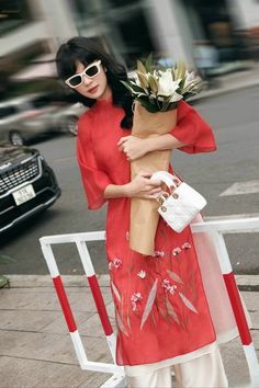 Very elegant design Vietnamese Dress Ao Dai, Shabbat Dinner, Outdoor Dress, Vietnamese Dress, Sugar Land, Red Design, Asian Style, Dress Clothes For Women, Friday Night