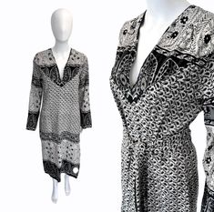 "Vintage 70s Block Print Kaftan Dress Bohemian black & white hand block print, featuring a \"Paisley\" & \"Floral\" panel patterns. Deep V-Neck. Light weight cotton. Cinches w/ tie at waist. No label or tags. Size: Best fit a modern Medium/Large In excellent vintage condition. No marks or major signs of wear. I-S Boho, Hippie, Vintage, Luxury, Bohemian.... ** IMPORTANT - READ BELOW** All vintage items are pre-loved, having a rich life before finding their way to you. Any major flaws will be note Luxury Bohemian, Gauze Skirts, Dress Bohemian, Indian Dress, Ethnic Dress, Paisley Floral, Rich Life, White Hand, Indian Cotton