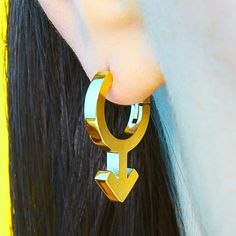 STUDIOCULT | Mars Earring ♂👂 Shop Now ↯ Mars Express, Gender Signs, Cool Symbols, Planet Mars, Ear Tunnels, Chain Ring, Sensitive Ears, Jewelry Bags, Gold And Silver