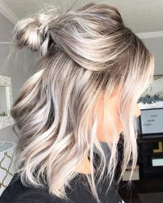 Work Hair, Wavy Hairstyles Medium, Fall Hair Color Trends, Flat Iron Hair Styles, Good Hair, Penteado Cabelo Curto, Long Blonde Hair, Blonde Wig, Fall Hair Colors