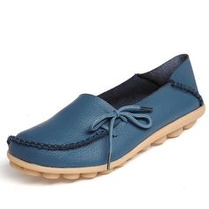 Marcela women's loafer from USS Shoes is a stylish shoe that is available in a variety of colors and materials. The soft leather upper is a classic style that goes well with a variety of outfits. The heel height and toe shape are both rounded with a 1.18-inch heel height. Pair with jeans or a skirt for a simple and elegant style-enhancing option. • Upper Material: Full Grain Leather• Leather Style: Embossed Leather• Closure Type: Lace-Up• Outsole Material: Rubber• Toe Shape: Round Toe• Season: S Shoe Crochet, Flats Shoes Comfortable, Womens Boat Shoes, Shoes Too Big, Loafer Shoes Women, Leather Moccasins, Leather Flat Shoes, Beige Shoes, Cheap Shoes