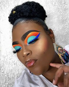 Follow Tee Chantel for more beauty pins ! Crease Makeup Looks, Cut Crease Makeup Looks, Jd Glow Cosmetics, Bold Eyeshadow, Crease Makeup, Makeup Photos, Brown Girls Makeup, 5 Minute Makeup, Drag Make-up