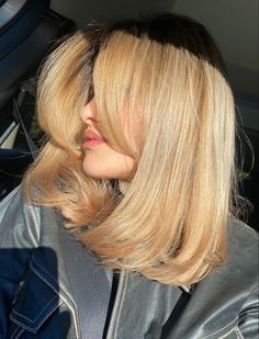 Short Hair Curtain Bangs Balayage, Straight Hair With Curtain Bangs Short, Medium Bob Hairstyles With Curtain Bangs, Short Hair Blonde With Bangs, Short Bob Haircuts Curtain Bangs, Medium Short Hair Curtain Bangs, One Length Bob With Curtain Bangs, Blond Curtain Bangs Short Hair, Short Haircut With Curtain Bangs Blonde