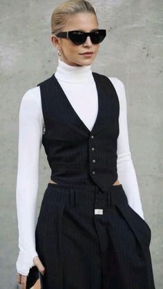 Old money outfits Layered Professional Outfits, Office Outfits Women Winter 2023, Classic Vest Outfits, Button Up Vest Outfits For Women, Button Vest Outfits For Women, How To Style Vest Top, Waistcoat Layering, Styling Vests Women, Button Up With Vest