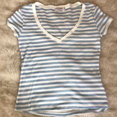 Brand New Frame Top Size Xs. Brand New. Retail $150. Trendy Blue V-neck Shirt, Basic Blue Spring Shirt, Light Blue Fitted V-neck T-shirt, Trendy Fitted Blue Shirt, Frame Denim, Blue Denim, Brand New, Womens Tops, Frame