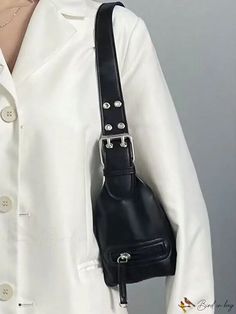 BirdinBag - Sleek Baguette Bag: A Refined and Modern Accessory Business Casual Minimalist, Bags For Teens, Modern Accessories, Baguette Bag, Style Minimalist, Black Bag, White Collar, Bag Straps, Hobo Bag