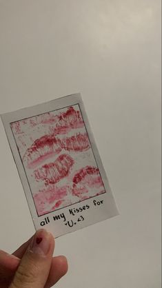 someone is holding up a piece of paper that says, all my kisses for u - 2