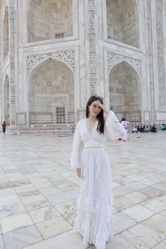 Taj Mahal Dress Idea, Tajmahal Photoshoot Dress, Taj Mahal Outfit Ideas Women, Taj Mahal Outfit, Taj Mahal Outfit Ideas, Delhi Trip, Travel Dairies, Office Traditional, India Trip