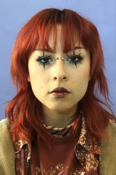 Renn Fest Makeup, Smashing Pumpkins Makeup, Alternative Eyeliner Looks, Alt Green Makeup, Messy Grunge Outfits, Funky Eye Makeup Ideas, Biting Finger Reaction Pic, Goblin Core Makeup, Colorful Alt Makeup