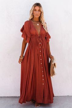 Best Seller The Anika Pocketed Button Down Ruffle Maxi Dress features a lightly textured crepe fabrication in terracotta and fluttery sleeves that meet a plunging v-neckline. Button Maxi Dress, A Line Maxi Dress, Outfit Chic, Denim Maxi, Beach Maxi Dress, Maxi Robes, Kimono Cardigan, Ruffled Maxi Dress, Cover Up Dress