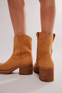 Upcoming Fashion Trends, Cowboy Ankle Boots, Black Fits, Boho Clothing, Boot Shop, Boho Outfits, Western Fashion, Ankle Length, Cowboy Boots