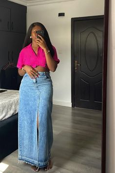 Long Denim Skirt Outfit Summer Casual, Long Skirt Casual Outfit, How To Style Long Denim Skirt, Styling Denim Skirt, Denim Skirts Outfit, Long Jeans Skirt Outfit, Simple Feminine Outfits, Denim Skirt Styling, Denim Long Skirt Outfit