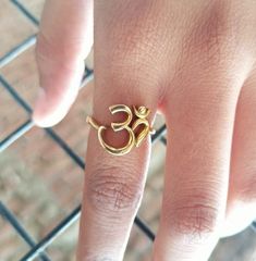 "Om Ring, Brass Ring, Ohm Ring, Designer Brass Ring, Vintage Ring, Dainty Ring, Handmade Ring, Meditation Ring, Religious Ring, Yoga Ring Size:- All Size Available In Variation Metal:- Brass IMPORTANT NOTE....👇 1 product free gift on purchase of 3 products. You can choose the free gift as your wish. Take a screenshot of the free gift you like from my shop and send me a photo in personal message. MUST READ....👇 5 stars is my shop's priority. So contact me before leaving any negative review. I a Yoga Ring, Simple Rings, Gold Earrings Models, Modern Gold Jewelry, Gold Mangalsutra Designs, Gold Jewelry Stores, Zierlicher Ring, Gold Rings Fashion