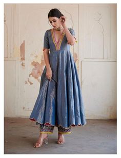 Beautiful Anarkali, Trendy Outfits Indian, Outfits Indian, Simple Kurta Designs, Casual Indian Fashion, Desi Fashion Casual, Indian Dresses Traditional, Traditional Indian Outfits