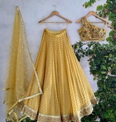 This beautiful yellow zari Lehenga pair up with silk blouse and net Dupatta. Customize in any color and size. One Shoulder Blouse Lehenga, Indian Designer Lehenga, Lehenga Indian, Blouse Lehenga, Lehenga Crop Top, Raw Silk Lehenga, Lehenga Choli Wedding, Indian Outfits Lehenga, Yellow Lehenga