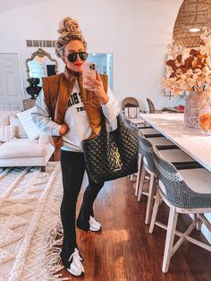 Comfy Vacation Outfits Casual, Athleisure Outfits Rainy Day, Rainy Casual Outfit, Rainy Day Athleisure Outfit, Casual Nashville Outfit Winter, 2023 Style Trends, Sporty Winter Outfits, Winter Athleisure Outfits, Fall Vacation Outfits