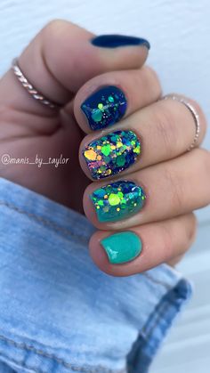 Blue to Green color shift with a fine purple glitter base. This is considered a chunky glitter dip powder. Shellac Nails Summer, Shellac Nails, Dip Powder Nails, Dipped Nails, Fabulous Nails, Fancy Nails, Dip Powder, Chic Nails, Purple Glitter