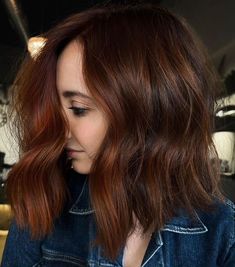 Side Parted Brown Lob with Copper Tones Highlights For Short Hair, Short Hair With Highlights, Trendy Highlights, Hair Highlights Ideas, Best Balayage, Brown Bob Hair, White Blonde Highlights, Balayage Short Hair, Balayage Short