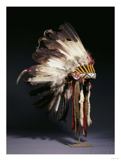 A Fine Sioux War Bonnet, Sewn with Twenty-Nine Eagle Feathers Posters at AllPosters.com Chief Headdress, Native American Headdress, Indian Headdress, Eagle Feathers, Native American Artifacts, Indian Chief, American Indian Art, Native American Fashion, World Cultures