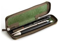 Mekuru® Pen Case - Liscio - | SYRINX Leather Stand, Small Pen, Insect Bites, Regions Of Italy, Pen Case, Natural Environment, Pencil Case, Natural Leather, Italian Leather