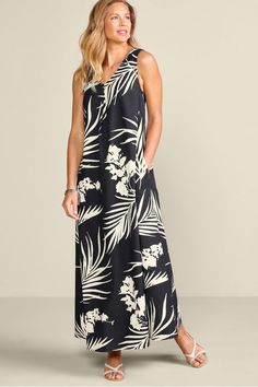 Flow from sunrise to sunset in this swingy sleeveless maxi. It drapes like a dream thanks to the woven challis fabric, and the inverted front pleat at the V-neckline adds flare for graceful movement. A center back zipper makes getting in and out of it a breeze, while handy pockets make it ready for anything. And in a tropical palm print? This sunny style is oh so ready for summer. Women Dress Collection, Next Dresses, Challis Fabric, Tropical Palm, Palm Print, Night Looks, Tunic Dress, A Dream, Dress Collection