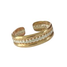 You asked for adjustable toe rings so here's one that is sure to be your favorite. A perfect touch of silver sterling and gold fill all in one adjustable band. You will enjoy the look of this great toe ring along with a fantastic price! One size fits all. Made in the USA.