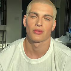 Buzzcut Men Blonde, Buz Cut, Platinum Blonde Hair Men, Guys With Green Eyes, Buzz Cut For Men, Short Platinum Blonde Hair, Boyfriend Fashion, Short White Hair, Buzzed Hair