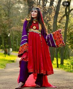 Ayeda boutique Afghan Wedding, Henna Night, Velvet Dress Designs, Afghan Clothes, Afghan Dresses, Arab Fashion