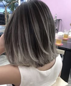 Cat Rambut Highlight Grey, Textured Haircut Medium Straight, Short Hair Highlights, Grey Hair Transformation, Hair Color Underneath, Ash Hair Color, Gorgeous Gray Hair, Grey Hair Inspiration, Gray Hair Growing Out