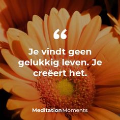 a close up of a flower with a quote on the bottom right corner that says, je vindt gen gelukking leveren je creert